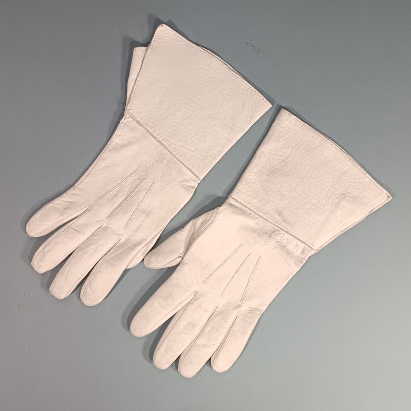PAIRE DE GANTS CRISPIN EN CUIR BLANC CAVALERIE GENDARMERIE GARDE REPUBLICAINE GARDE AU DRAPEAU SAPEURS TAILLE 8